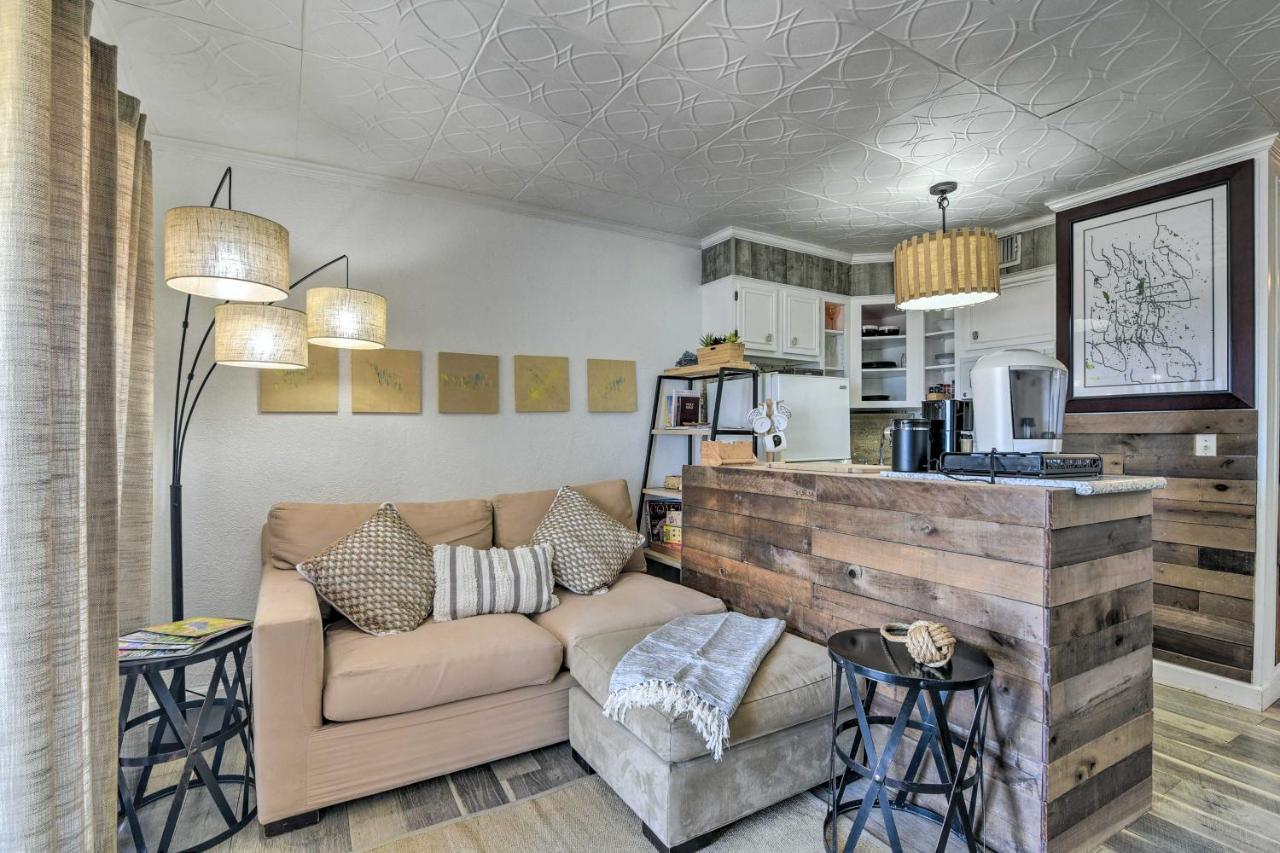 With Oceanfront Views And 2 Pools Apartment