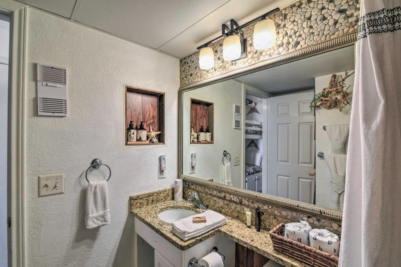 With Oceanfront Views And 2 Pools Apartment *