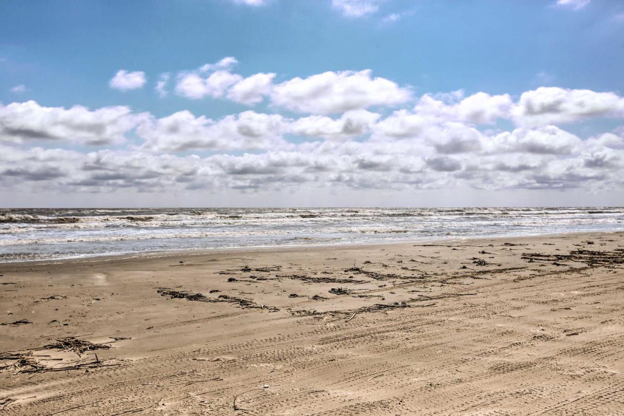 With Oceanfront Views And 2 Pools Galveston