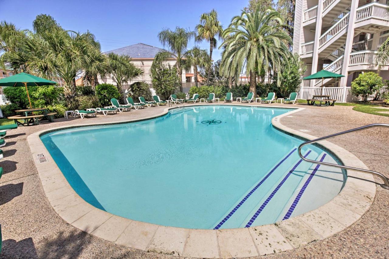 Apartment With Oceanfront Views And 2 Pools