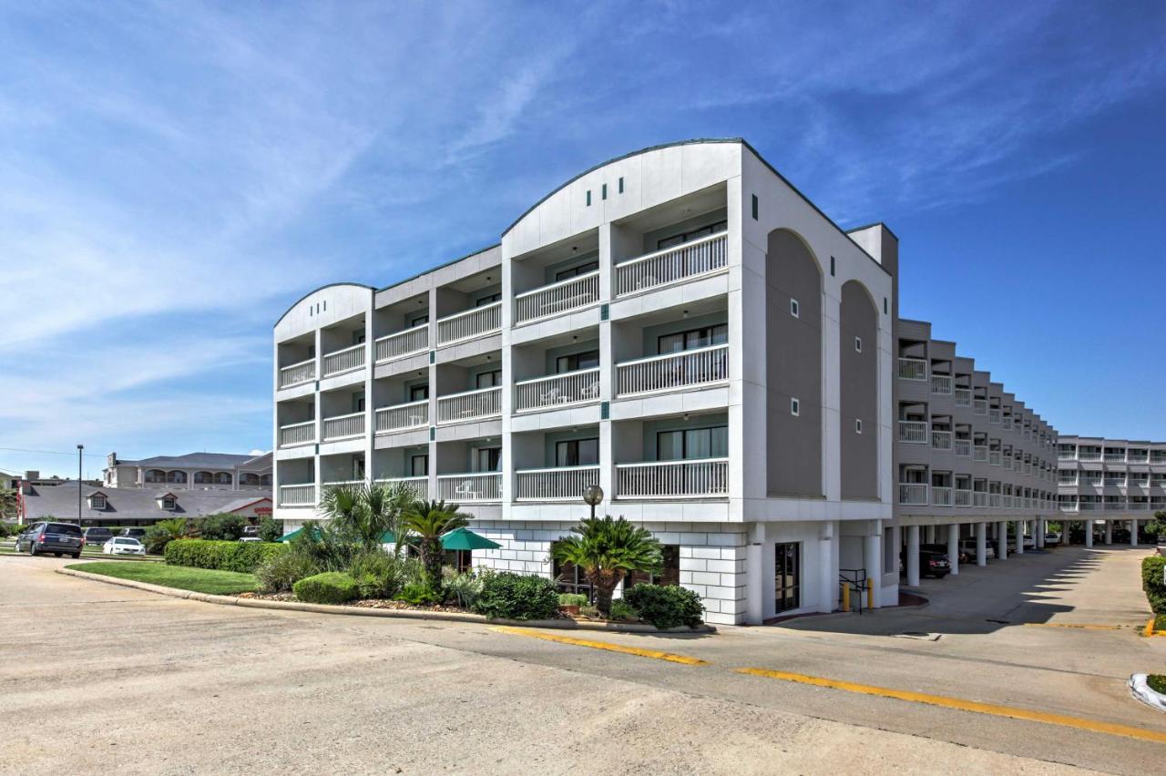 With Oceanfront Views And 2 Pools *