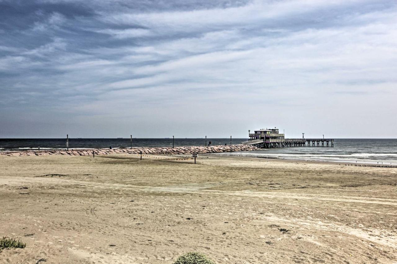 With Oceanfront Views And 2 Pools Galveston